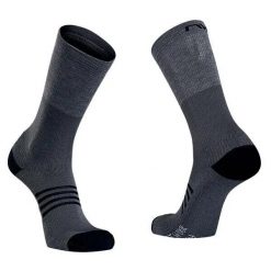 Skarpetki Northwave Extreme Pro High. Szare skarpety męskie Northwave, bez wzorów. Za 190.50 zł.