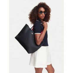 Torebka Lacoste. Czarne shopperki damskie Lacoste, bez wzorów, bez dodatków. Za 599.99 zł.
