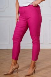 Amarantowe spodnie chinosy Nina z zamkami 7/8 PLUS SIZE XXL WIOSNA. Czerwone spodnie materiałowe damskie Nasi partnerzy, na wiosnę, bez wzorów, z elastanu, biznesowe, plus size, krótkie. Za 159.90 zł.
