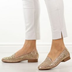 Złote ażurowe półbuty damskie M.Daszyński Sa222-14. Żółte półbuty damskie M.Daszyński, na lato, w ażurowe wzory, ze skóry, casualowe, z okrągłym noskiem, bez obcasa, na płaskiej podeszwie, bez zapięcia. Za 179.00 zł.