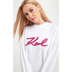 Sukienka dresowa KARL LAGERFELD. Sukienki damskie KARL LAGERFELD, xs, bez wzorów, z dresówki, bez kołnierzyka, bez ramiączek. W wyprzedaży za 830.97 zł.