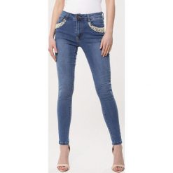 Niebieskie Jeansy Tips. Niebieskie jeansy damskie Born2be, bez wzorów, z denimu. Za 49.99 zł.