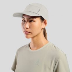 Czapka z daszkiem Odlo Performance X-Light Pack Cap. Białe czapki damskie ODLO, bez wzorów, sportowe. Za 122.93 zł.