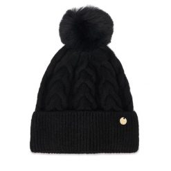 Czapka Guess. Czarne czapki damskie Guess, na zimę, z aplikacjami. Za 154.99 zł.