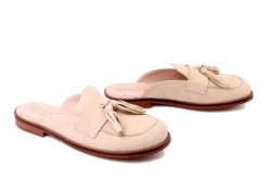 WONDERS A-4610 beig, klapki damskie. Brązowe klapki damskie Wonders, na lato, bez wzorów, bez obcasa, bez zapięcia. Za 639.90 zł.