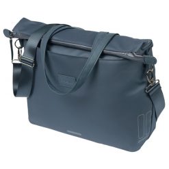 Torba na ramię Manhatten, granatowa. Niebieskie torby na laptopa damskie BASIL, bez wzorów, z poliesteru, na ramię. Za 328.79 zł.