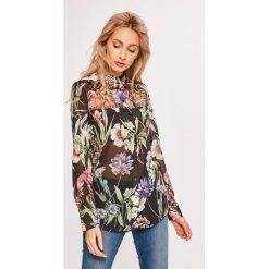 Guess Jeans - Koszula. Koszule damskie Guess Jeans, l, bez wzorów, z jeansu, casualowe, bez kołnierzyka, bez ramiączek. W wyprzedaży za 239.90 zł.