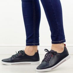 Granatowe skórzane półbuty, tenisówki damskie S.Barski 268R. Niebieskie półbuty damskie S.BARSKI, bez wzorów, ze skóry, bez zapięcia. Za 219.00 zł.