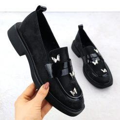 Półbuty damskie lordsy z motylkami czarne Potocki SZ12650. Czarne półbuty damskie POTOCKI, z aplikacjami, ze skóry, bez obcasa, bez zapięcia. Za 99.00 zł.