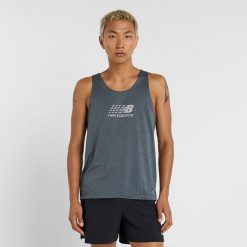 Koszulka męska New Balance MT51200GT – szara. Szare koszulki sportowe męskie New Balance, m, bez wzorów, z materiału, bez ramiączek, do biegania. Za 109.99 zł.
