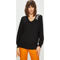 Liu Jo - Sweter. Czarne swetry nierozpinane damskie Liu Jo, m, z aplikacjami, z dzianiny, bez kołnierzyka, bez ramiączek. W wyprzedaży za 299.90 zł.