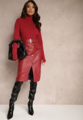 Czerwona Spódnica Ołówkowa High Waist z Imitacji Skóry Ozdobiona Paskiem Norinka. Czerwone spódnice damskie Renee, do pracy, l, z aplikacjami, ze skóry, biznesowe, z podwyższonym stanem, midi, ołówkowe. Za 99.99 zł.