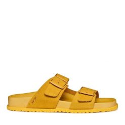 Klapki Geox. Żółte klapki damskie Geox, bez wzorów, bez obcasa, bez zapięcia. Za 359.99 zł.