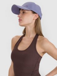 4F Czapka z daszkiem damska 4F x Anna Lewandowska - fioletowa Uniwersalny. Fioletowe czapki damskie 4F, na lato, bez wzorów, z elastanu, eleganckie. Za 119.99 zł.