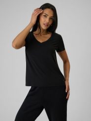 4F T-shirt regular z modalem damski - czarny XS. Czarne t-shirty damskie 4F, l, bez wzorów, z dzianiny, bez kołnierzyka, bez ramiączek. Za 79.99 zł.