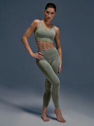 4F Legginsy do jogi i pilatesu bezszwowe damskie - zielone XS/S. Zielone legginsy damskie 4F, bez wzorów, z materiału. Za 149.99 zł.
