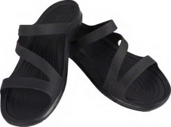 Crocs Klapki Crocs Swiftwater Sandal W czarne 203998 060 36-37. Czarne klapki damskie Crocs, bez wzorów, sportowe, bez obcasa, bez zapięcia. Za 165.53 zł.