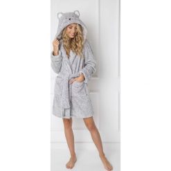 Aruelle - Szlafrok Sweet Bear. Szare szlafroki damskie Aruelle, l, z aplikacjami, z dzianiny, bez ramiączek, z kapturem. W wyprzedaży za 139.90 zł.