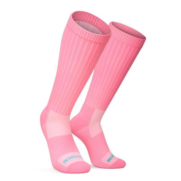 Podkolanówki Boombastic Siroko BBC Jam Pink. Czerwone skarpetki damskie SIROKO, bez wzorów, z elastanu. Za 63.00 zł.