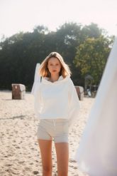 Bluza do jogi Moonholi Ivy Hoodie z kapturem. Brązowe bluzy damskie MOONHOLI, m, bez wzorów, z bawełny, klasyczne, bez ramiączek, z kapturem. Za 399.00 zł.