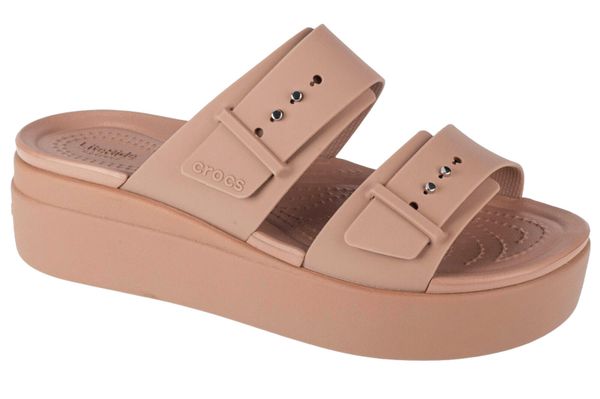 Klapki damskie Crocs Brooklyn Low Wedge. Brązowe klapki damskie Crocs, bez wzorów, z materiału, bez obcasa, na koturnie, bez zapięcia. Za 298.00 zł.