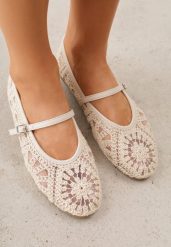 Beżowe Siateczkowe Balerinki Boho z Paskiem z Klamerką Zdobione Plecionką Calironei. Brązowe balerinki damskie Born2be, na lato, z aplikacjami, z jeansu, biznesowe, bez obcasa, bez zapięcia. Za 89.99 zł.