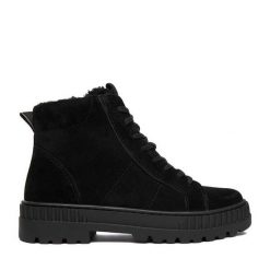 Trzewiki Lasocki. Czarne botki damskie Lasocki, bez wzorów, bez obcasa, na płaskiej podeszwie, bez zapięcia. Za 169.99 zł.