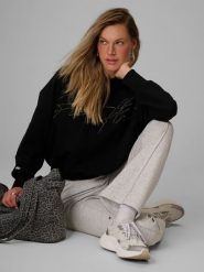 4F Bluza dresowa regular z kapturem damska - czarna XL. Czarne bluzy damskie 4F, xl, z aplikacjami, z dresówki, klasyczne, bez ramiączek, z kapturem. Za 159.99 zł.