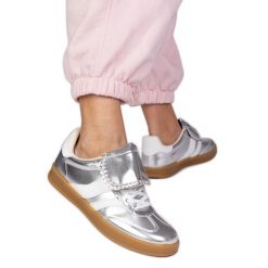 Srebrne sneakersy trampki damskie sportowe srebrny. Szare trampki i tenisówki damskie bez wzorów, z materiału, przed kostkę, bez zapięcia. Za 84.03 zł.