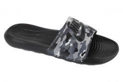 Klapki na basen męskie, Victori One Slide. Czarne klapki męskie Nike, bez wzorów, z materiału, bez zapięcia. Za 129.99 zł.