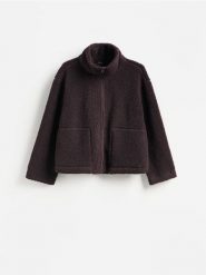 Bluza sherpa ze stójką - ciemnofioletowy. Fioletowe bluzy damskie Reserved, l, bez wzorów, z dzianiny, bez ramiączek, bez kaptura. Za 129.99 zł.