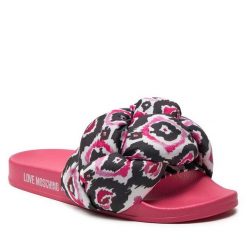 Klapki LOVE MOSCHINO. Klapki damskie Love Moschino, bez wzorów, bez obcasa, bez zapięcia. Za 619.99 zł.