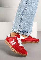 Czerwone Sneakersy Typu Kultowe Tenisówki Zdobione Przeszyciami Naporae. Czerwone trampki i tenisówki damskie Renee, z aplikacjami, z jeansu, bez zapięcia. Za 79.99 zł.