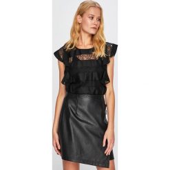 Guess Jeans - Top Zoye. Czarne topy damskie Guess Jeans, m, z aplikacjami, z jeansu, bez kołnierzyka, bez ramiączek. W wyprzedaży za 239.90 zł.