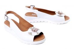 Artiker Relaks 58C3183 Biały, sandały damskie. Białe sandały damskie Artiker Relaks, bez wzorów, ze skóry, bez obcasa, na koturnie, bez zapięcia. Za 229.90 zł.