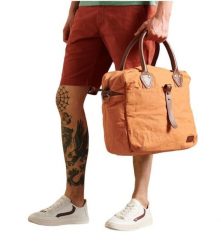 Torba sportowa Superdry Military Laptop Bag. Brązowe torby na laptopa damskie Superdry, bez wzorów, z bawełny, na ramię, duże. Za 139.49 zł.