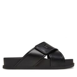 Klapki Armani Exchange. Czarne klapki damskie Armani Exchange, bez wzorów, bez obcasa, bez zapięcia. Za 389.99 zł.