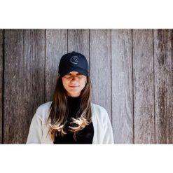 Czapka z daszkiem Kentucky. Niebieskie czapki damskie KENTUCKY HORSEWEAR, bez wzorów, sportowe. Za 206.50 zł.