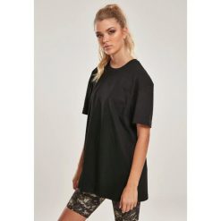 Koszulka damska Urban Classics oversized boyfriend. Czarne bluzki damskie Urban Classics, bez wzorów, bez kołnierzyka, bez ramiączek. Za 105.00 zł.