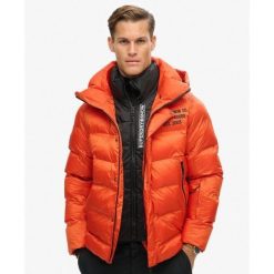 Kurtka narciarska SPORT z pikowaniami. Brązowe kurtki sportowe męskie Superdry, m, bez wzorów, bez kaptura, narciarskie. W wyprzedaży za 997.00 zł.