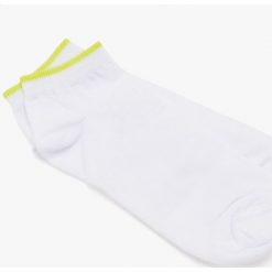 Skarpetki z żółtą lamówką SKARPETY. Białe skarpetki damskie Ryłko, bez wzorów, z bawełny. W wyprzedaży za 14.99 zł.