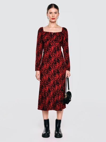 Sukienka damska midi z wiskozy z nadrukiem czerwono-czarna Kiara 603. Czerwone sukienki damskie BIG STAR, do pracy, l, bez wzorów, z tkaniny, biznesowe, bez kołnierzyka, bez ramiączek, maxi, dopasowane. Za 249.99 zł.