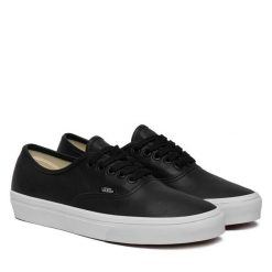 Tenisówki Vans. Czarne trampki i tenisówki damskie Vans, bez wzorów, bez zapięcia. Za 399.99 zł.