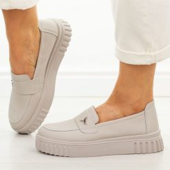 Beżowe skórzane półbuty damskie Vinceza 93218. Brązowe półbuty damskie VINCEZA, na lato, bez wzorów, z jeansu, eleganckie, bez obcasa, bez zapięcia. Za 219.00 zł.