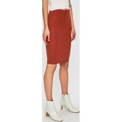 Only - Spódnica. Brązowe spódnice damskie ONLY, na co dzień, l, bez wzorów, z dzianiny, casualowe, midi, dopasowane. W wyprzedaży za 49.90 zł.