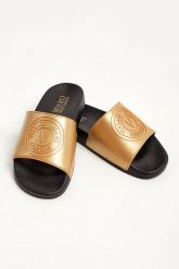 Klapki VERSACE JEANS COUTURE. Klapki damskie Versace Jeans Couture, bez wzorów, z jeansu, bez obcasa, bez zapięcia. W wyprzedaży za 158.47 zł.