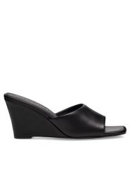 Sergio Bardi Klapki WYL3740-1Z-SB Czarny. Czarne klapki damskie Sergio Bardi, bez wzorów, ze skóry, bez obcasa, bez zapięcia. Za 269.99 zł.