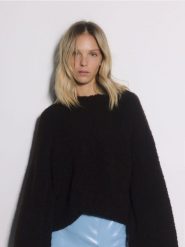 Sweter z dodatkiem wełny - ciemnobrązowy. Brązowe swetry nierozpinane damskie Reserved, l, bez wzorów, z dzianiny, bez kołnierzyka, bez ramiączek. Za 149.99 zł.