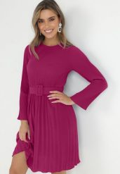 Ciemnofioletowa Sukienka Plisowana z Paskiem Flyne. Fioletowe sukienki damskie Born2be, bez wzorów, eleganckie, bez kołnierzyka, bez ramiączek, mini. Za 109.99 zł.