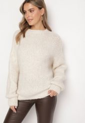 Jasnobeżowy Sweter o Klasycznym Prostym Kroju z Domieszką Wełny i Wiskozy Sezisya. Brązowe swetry nierozpinane damskie Born2be, na zimę, uniwersalny, z aplikacjami, z jeansu, eleganckie, bez kołnierzyka, bez ramiączek. Za 159.99 zł.
